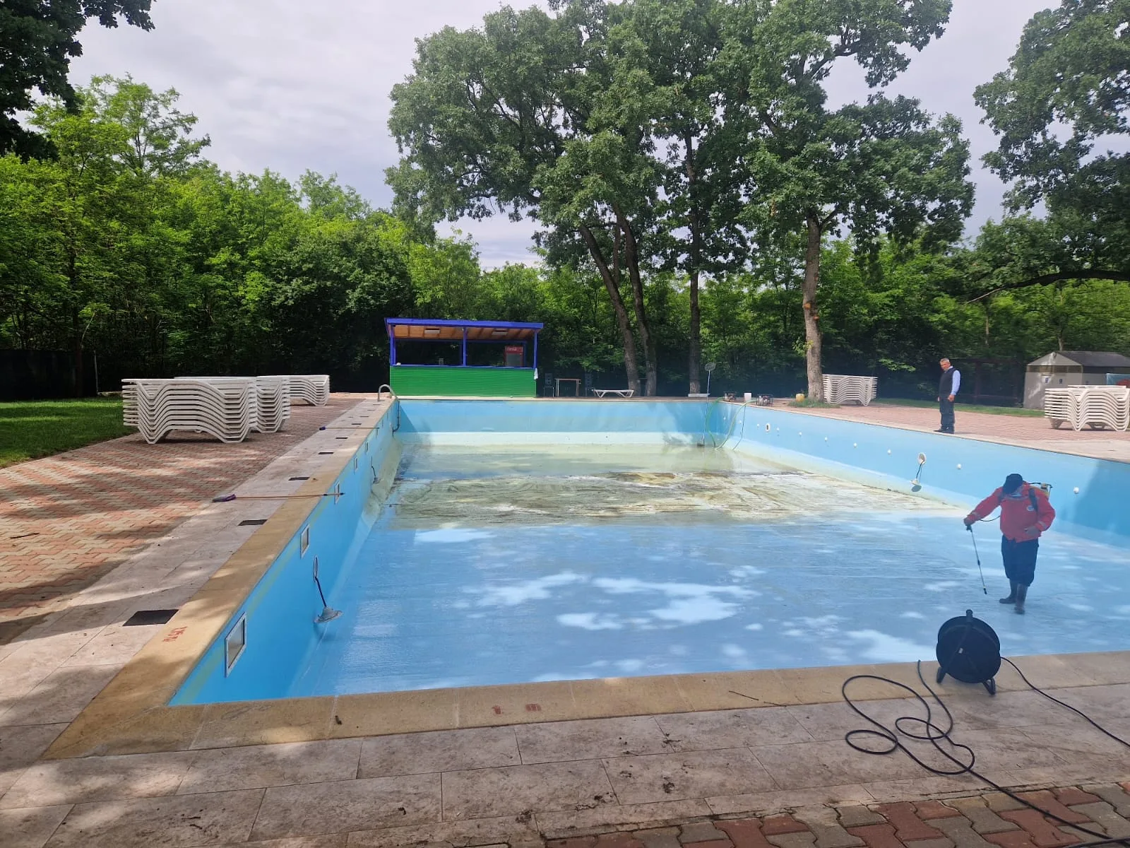 Piscina ”Stejarul” se pregătește pentru redeschidere