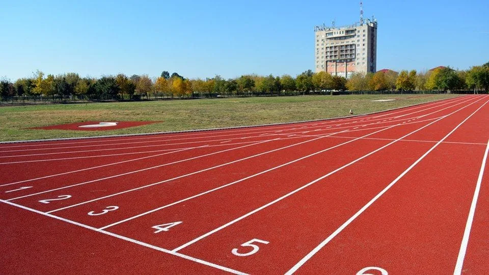 În fiecare zi de vineri, pista de atletism va fi închisă publicului