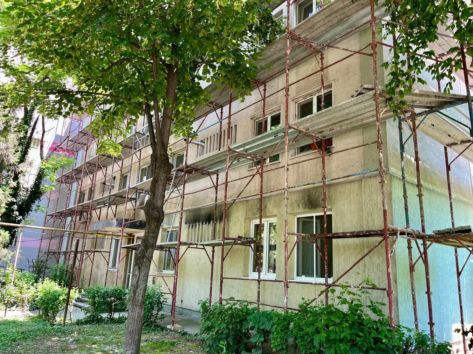 Au început lucrările de reabilitare energetică a blocurilor finanțate prin PNRR